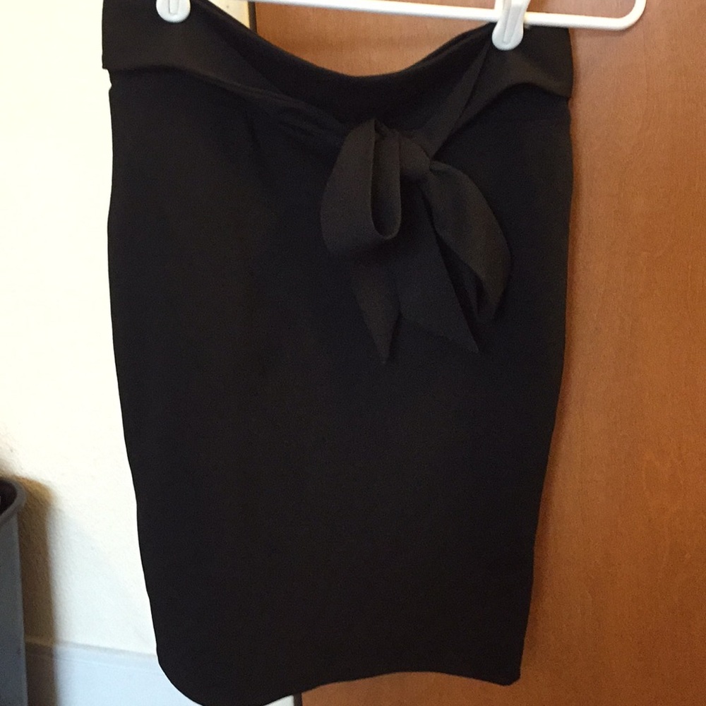Black pencil skirt with re-tieable bow